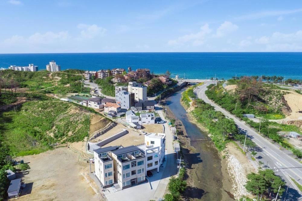 Gangneung Dislo Hotel Екстериор снимка